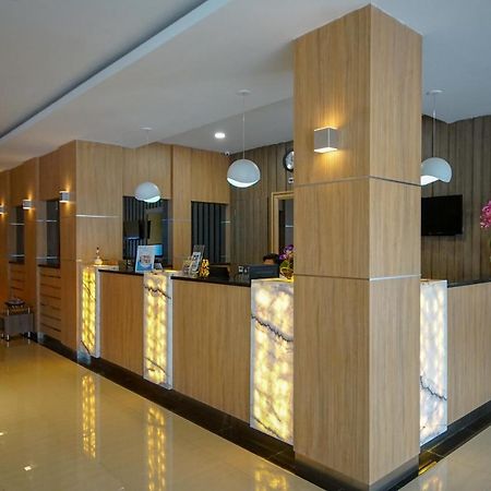 Oyo 344 Kr Hotel Palembang Eksteriør billede