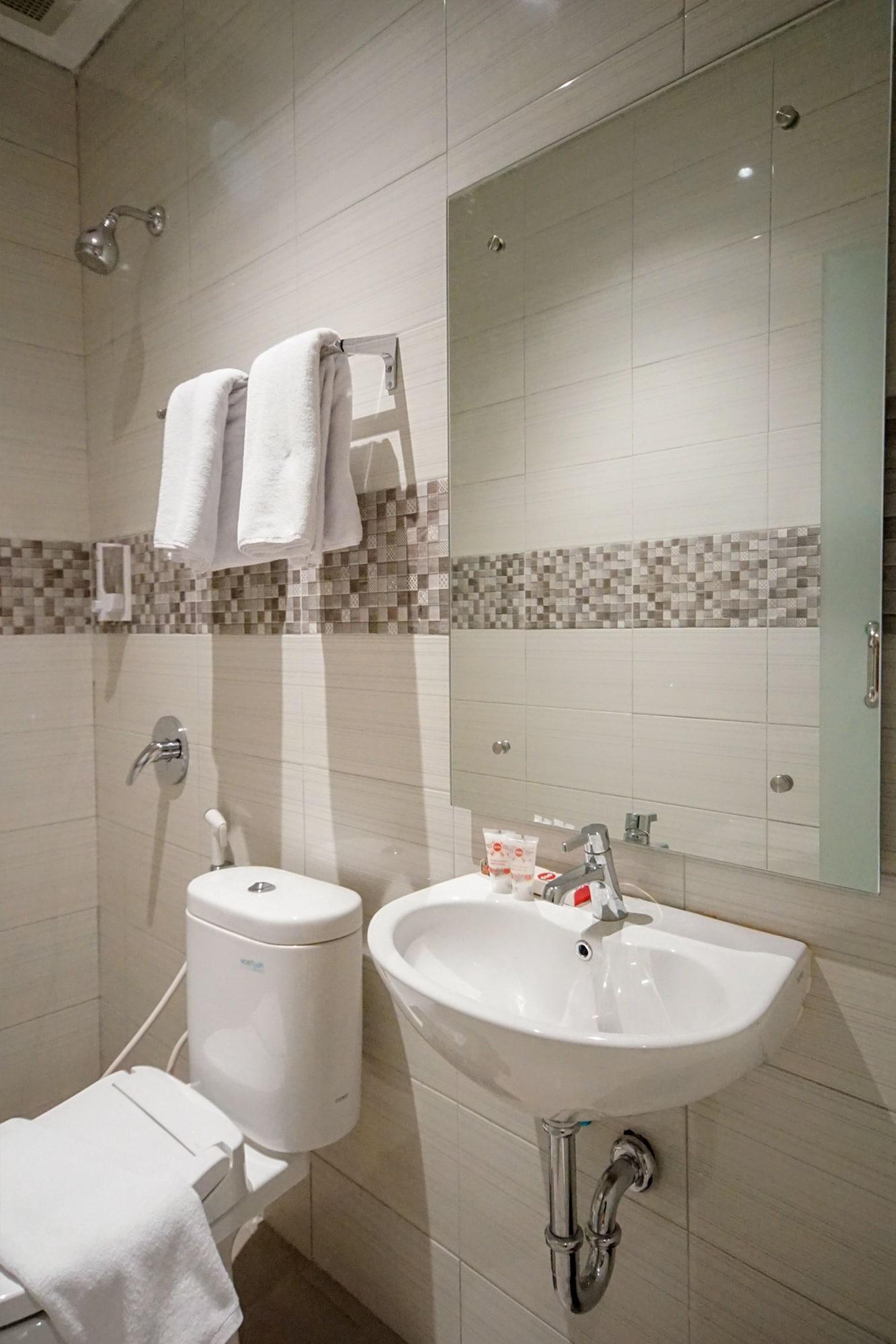Oyo 344 Kr Hotel Palembang Eksteriør billede