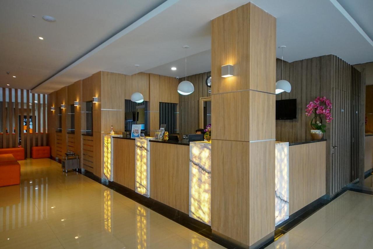 Oyo 344 Kr Hotel Palembang Eksteriør billede