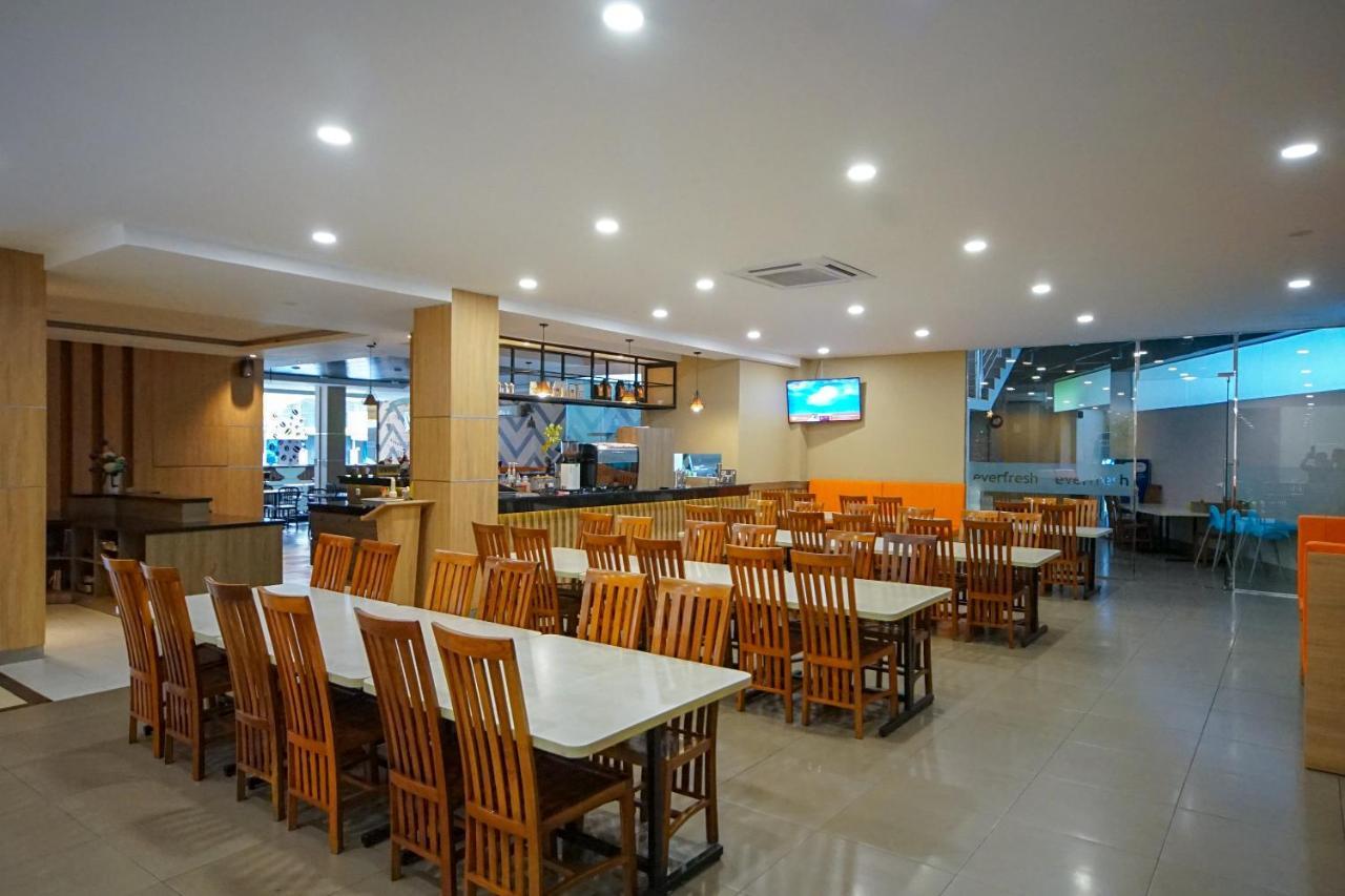 Oyo 344 Kr Hotel Palembang Eksteriør billede