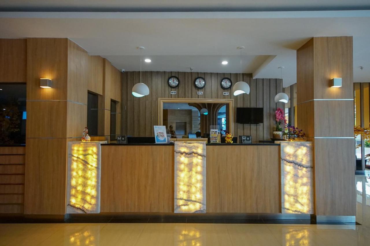 Oyo 344 Kr Hotel Palembang Eksteriør billede