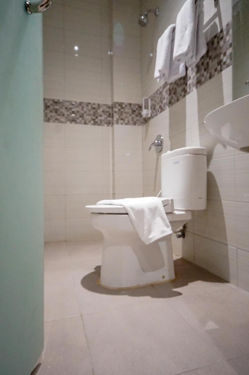 Oyo 344 Kr Hotel Palembang Eksteriør billede